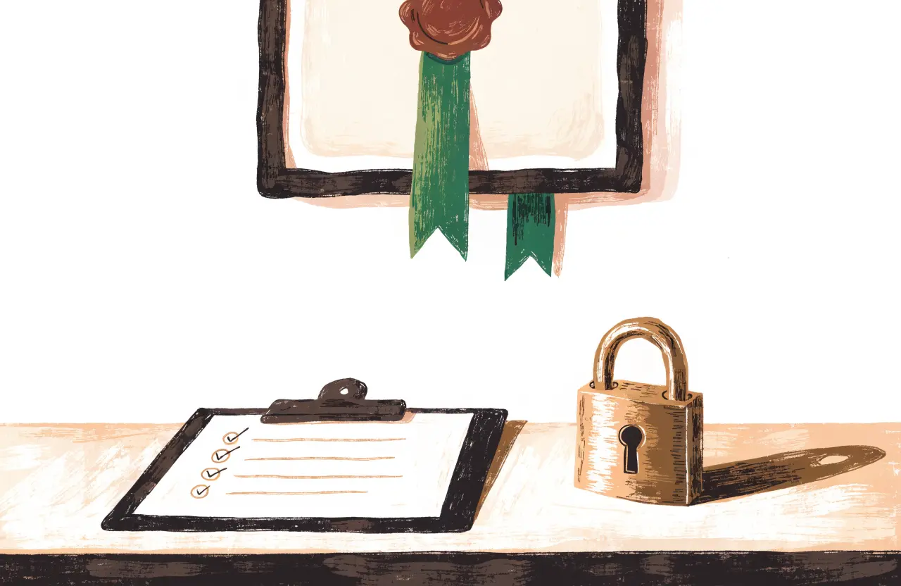 Gouache-Illustration: gerahmtes Zertifikat mit Siegel und grünem Band, darunter abgehakte Checkliste und Messing-Vorhängeschloss