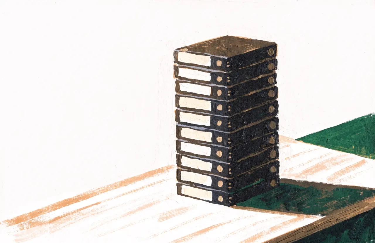Gouache-Illustration: sauber gestapelte Festplatten mit Papieretiketten