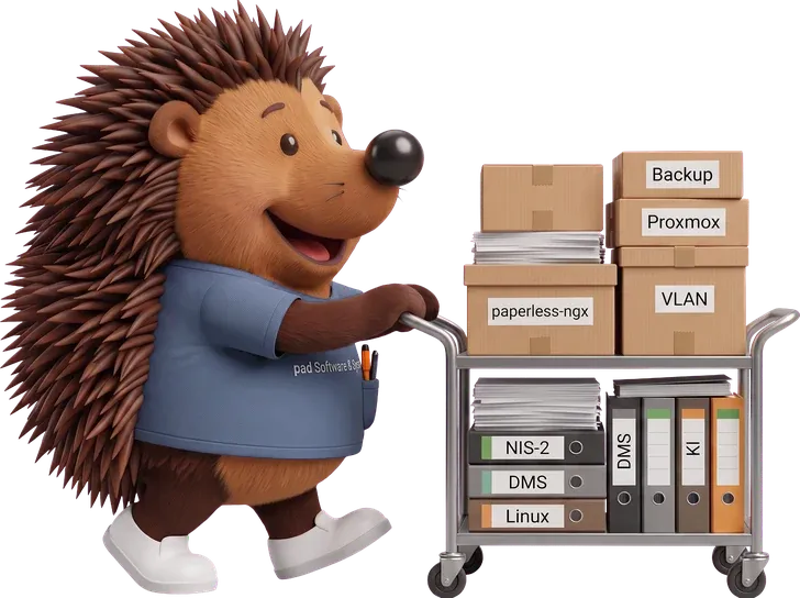 Nighthog-Maskottchen schiebt einen Aktenwagen mit Ordnern und Kartons, beschriftet mit NIS-2, DMS, Linux, Backup, Proxmox, VLAN, paperless-ngx und KI